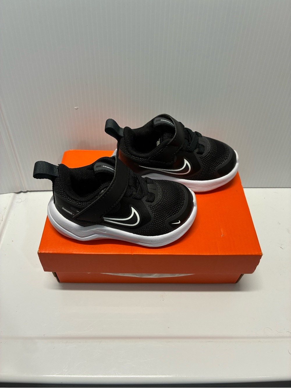 Nike Black & White Toddler Hook-and-Loop Athletic Sneakers
